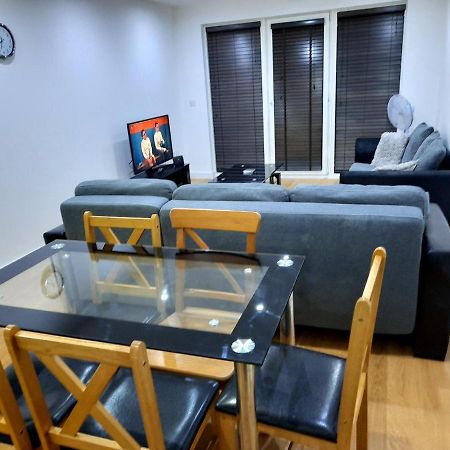 Max'Em Lexington Luxury Apartment Slough Buitenkant foto