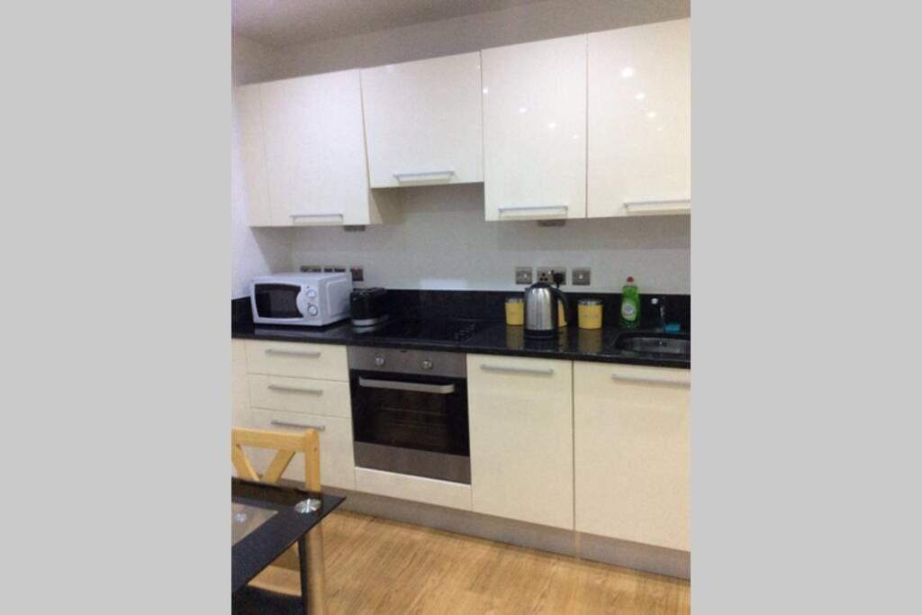 Max'Em Lexington Luxury Apartment Slough Buitenkant foto