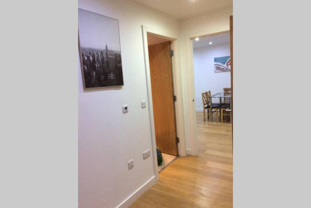 Max'Em Lexington Luxury Apartment Slough Buitenkant foto