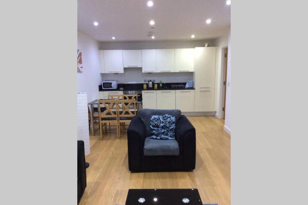 Max'Em Lexington Luxury Apartment Slough Buitenkant foto