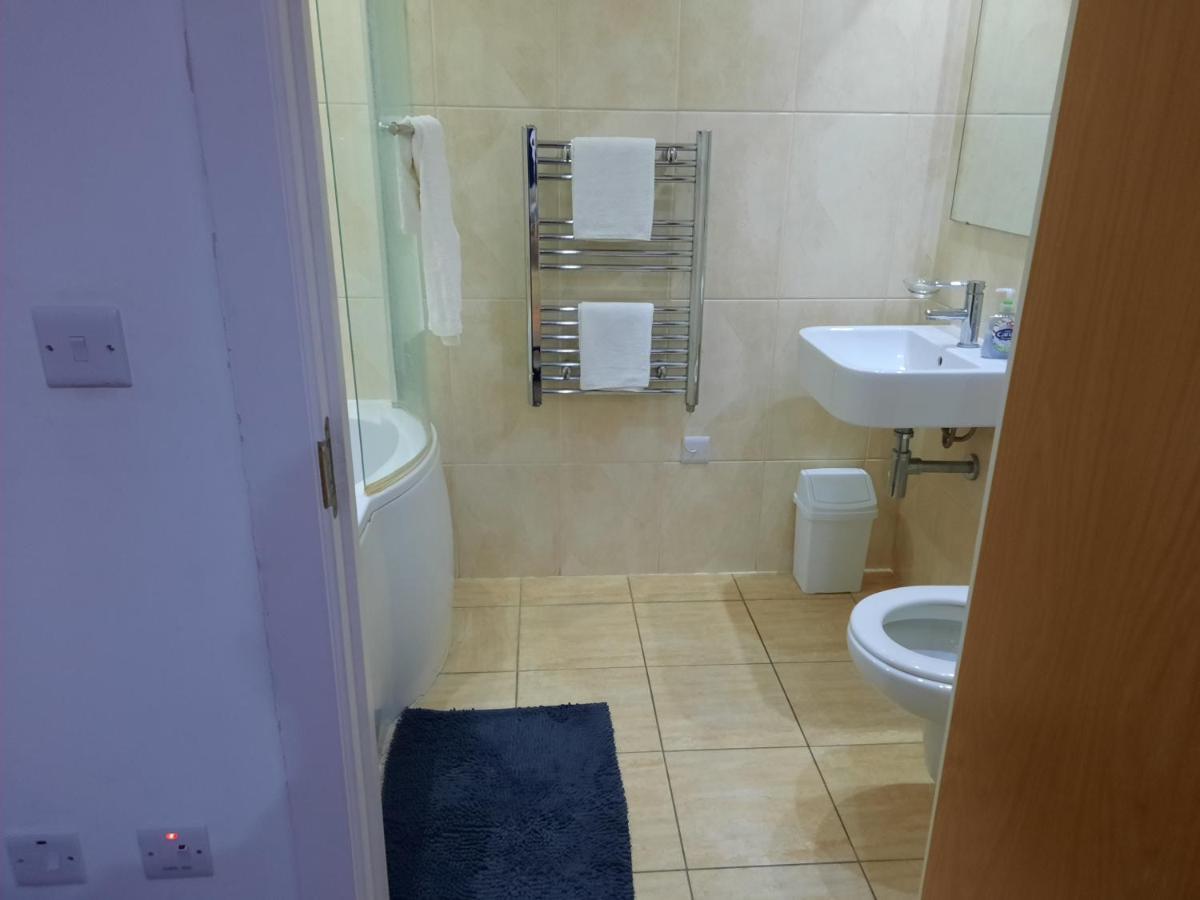 Max'Em Lexington Luxury Apartment Slough Buitenkant foto