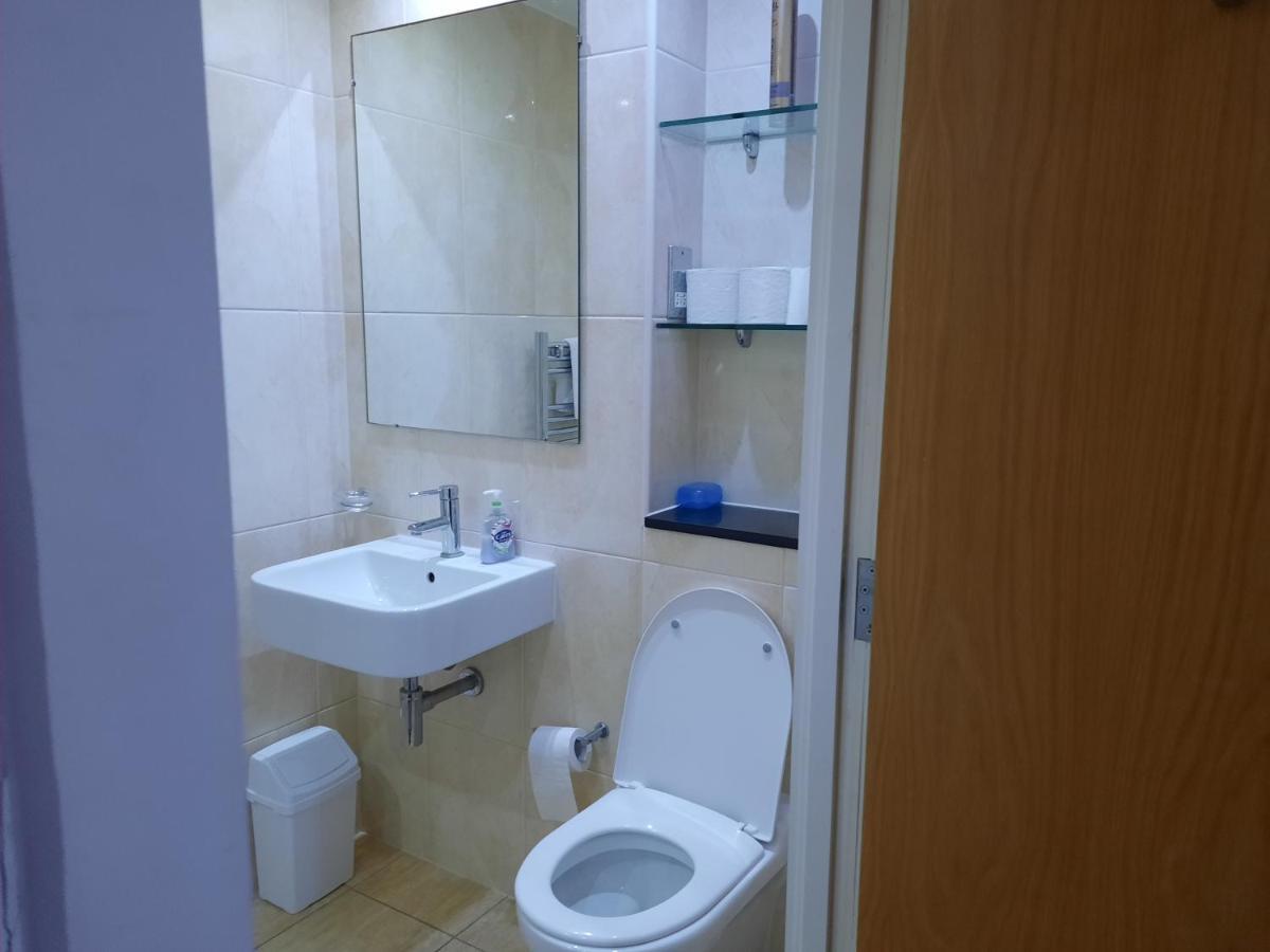 Max'Em Lexington Luxury Apartment Slough Buitenkant foto