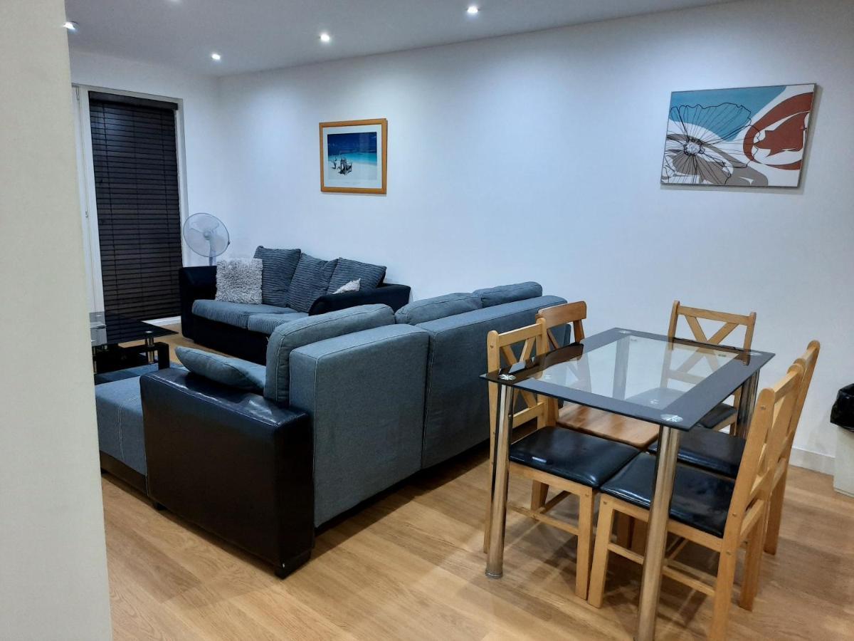 Max'Em Lexington Luxury Apartment Slough Buitenkant foto
